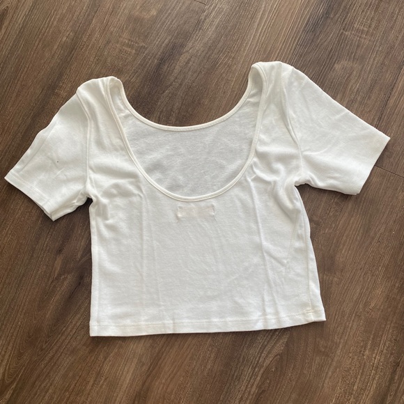 Crop top - Picture 2 of 3